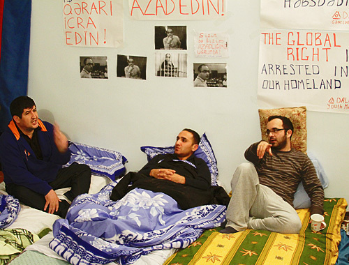 Hunger-strikers (left to right): Shakhveled Chobanoglu, Gunn Turaly and Elchin Gasanov. Photo by Turkhan Karimov for the "Caucasian Knot" Hunger-strikers (left to right): Shakhveled Chobanoglu, Gunn Turaly and Elchin Gasanov. Photo by Turkhan Karimov for the "Caucasian Knot"