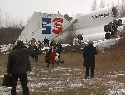 The place of the emergency landing of the "Dagestani Airlines" aircraft. Moscow, Domodedovo Airport, December 4, 2010. Photo was provided by a passenger The place of the emergency landing of the "Dagestani Airlines" aircraft. Moscow, Domodedovo Airport, December 4, 2010. Photo was provided by a passenger