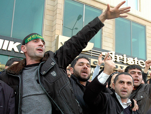Participants of the protest rally at the building of the Ministry of Education of Azerbaijan. Baku, December 10, 2010. Photo by Turkhan Karimov for the "Caucasian Knot"
 
