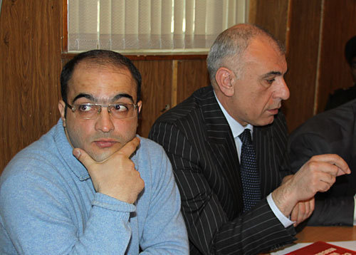 Einullah Fatullaev (on the left) and his advocate Isakhan Ashurov (centre) at the Garadag District Court of Baku. April 28, 2010. Photo by Turkhan Karimov for the "Caucsian Knot" Einullah Fatullaev (on the left) and his advocate Isakhan Ashurov (centre) at the Garadag District Court of Baku. April 28, 2010. Photo by Turkhan Karimov for the "Caucsian Knot"