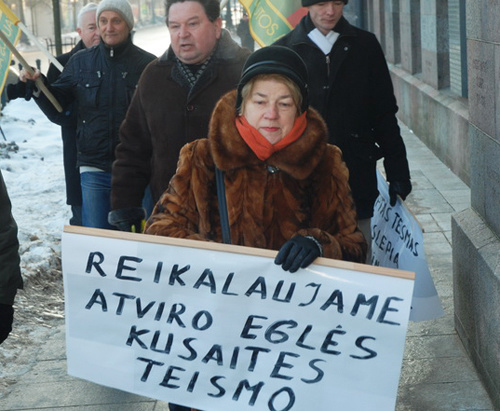 Picket held near the Regional Court in Vilnius with a demand of an open trial of Egle Kusaite. March 02 2011. Photo: Thomas Chivas Picket held near the Regional Court in Vilnius with a demand of an open trial of Egle Kusaite. March 02 2011. Photo: Thomas Chivas