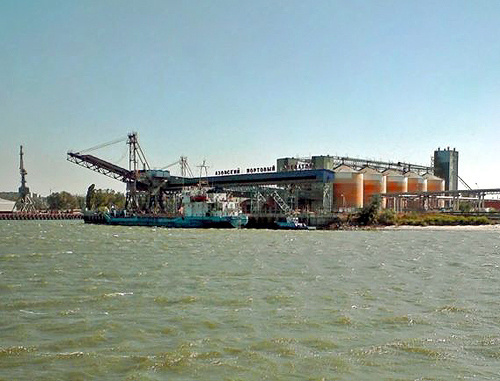 River Don, Azov Sea Port. September 2010.
Photo: www.azov.info River Don, Azov Sea Port. September 2010.
Photo: www.azov.info