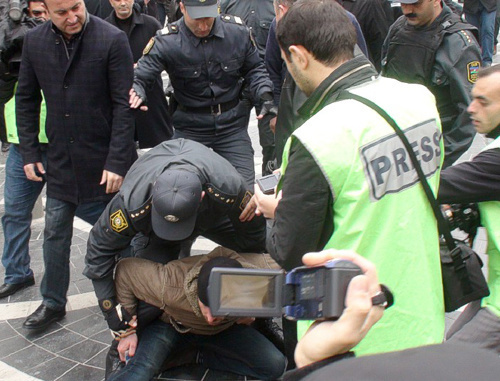Policemen detain a participant of the oppositional action on April 2, 2011 in Baku. Photo by the "Caucasian Knot" Policemen detain a participant of the oppositional action on April 2, 2011 in Baku. Photo by the "Caucasian Knot"