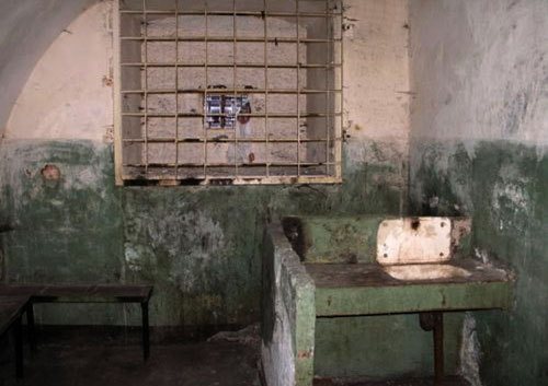 Prison cell. Photo by http://izkolonii.ru Prison cell. Photo by http://izkolonii.ru