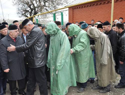 Reconciliation of blood feudists in the village of Aldy, Zavodskoy District of the Chechen Republic. April 23, 2011. Photo by the press service of the Spiritual Administration of Muslims of the Chechen Republic, http://dumm.ru Reconciliation of blood feudists in the village of Aldy, Zavodskoy District of the Chechen Republic. April 23, 2011. Photo by the press service of the Spiritual Administration of Muslims of the Chechen Republic, http://dumm.ru