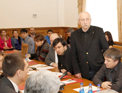 Ali Kamalov, Chairman of the Journalists' Union of the Republic of Dagestan, speaking to members of the commission investigating the assassination of Khadjimurad Kamalov. Makhachkala, December 21, 2011. Photo by Press-service of Dadestani parliament. Ali Kamalov, Chairman of the Journalists' Union of the Republic of Dagestan, speaking to members of the commission investigating the assassination of Khadjimurad Kamalov. Makhachkala, December 21, 2011. Photo by Press-service of Dadestani parliament.