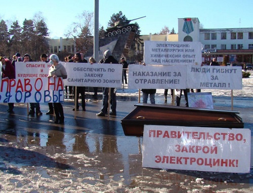 A picket organized in Vladikavkaz against pollution of the environment by the metallurgical factory "Electrozink". January 5, 2012. Photo by Khetag Khutinaev, http://tagaur. livejournal.com A picket organized in Vladikavkaz against pollution of the environment by the metallurgical factory "Electrozink". January 5, 2012. Photo by Khetag Khutinaev, http://tagaur. livejournal.com