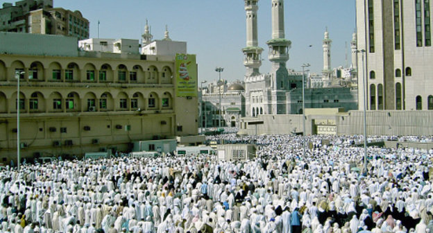 Pilgrims in Sacred Mosque (al-Masjid al-Haram), Mecca, Saudi Arabia. Photo by Akhmed Magomedov for the Caucasian Cknot.