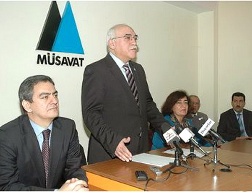 First sitting of the Civil Movement for Democracy "Public Chamber" in 2012; Baku, office of the "Musavat" Party, January 8, 2012. Courtesy of the IA "Turan"
First sitting of the Civil Movement for Democracy "Public Chamber" in 2012; Baku, office of the "Musavat" Party, January 8, 2012. Courtesy of the IA "Turan"