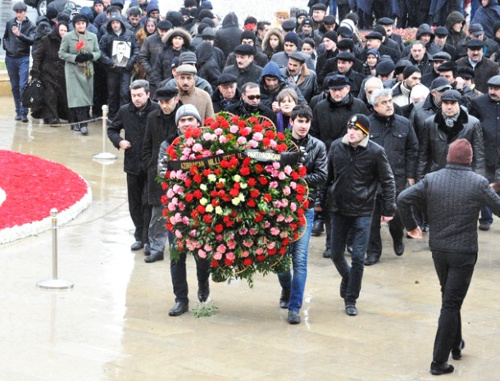 Residents of Baku in Shahid Alley on the 22nd anniversary of Soviet Troops' invasion to Baku, January 20, 2012. Courtesy of irfs.az Residents of Baku in Shahid Alley on the 22nd anniversary of Soviet Troops' invasion to Baku, January 20, 2012. Courtesy of irfs.az