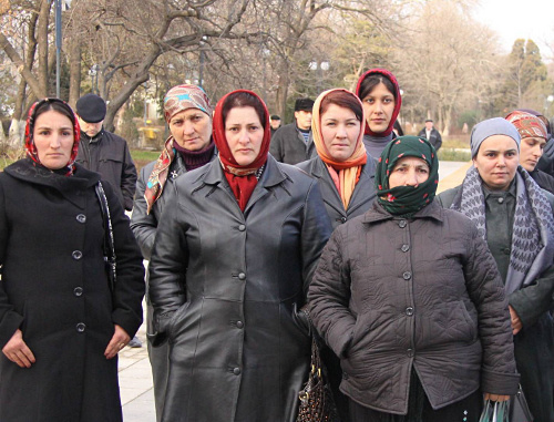 Residents of the village of Khrakh-Uba at the rally on February 8, 2011, in Makhachkala. Photo by Anvar Kurbanmagomedov, http://xpax.info Residents of the village of Khrakh-Uba at the rally on February 8, 2011, in Makhachkala. Photo by Anvar Kurbanmagomedov, http://xpax.info