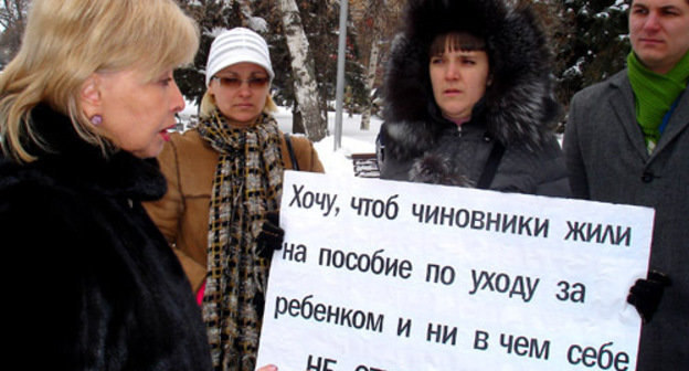 Picket with a demand of better access and higher quality of preschool education in Volgograd, February 24, 2012; Natalia Latyshevskaya, a Deputy of the Volgograd Regional Duma, addresses the protesters. Photo by Tatiana Filimonova for the "Caucasian Knot" Picket with a demand of better access and higher quality of preschool education in Volgograd, February 24, 2012; Natalia Latyshevskaya, a Deputy of the Volgograd Regional Duma, addresses the protesters. Photo by Tatiana Filimonova for the "Caucasian Knot"