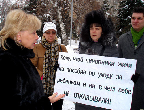 Picket with a demand of better access and higher quality of preschool education in Volgograd, February 24, 2012; Natalia Latyshevskaya, a Deputy of the Volgograd Regional Duma, addresses the protesters. Photo by Tatiana Filimonova for the "Caucasian Knot" Picket with a demand of better access and higher quality of preschool education in Volgograd, February 24, 2012; Natalia Latyshevskaya, a Deputy of the Volgograd Regional Duma, addresses the protesters. Photo by Tatiana Filimonova for the "Caucasian Knot"