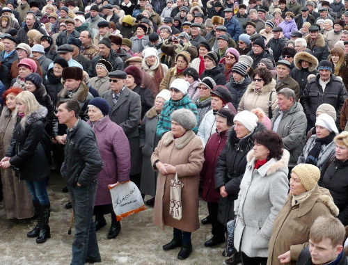 Residents of Lermontov at a rally in support of hunger-striking candidates to the City Council, February 26, 2012. Photo by Alexander Sysoev, http://asysoev.rf Residents of Lermontov at a rally in support of hunger-striking candidates to the City Council, February 26, 2012. Photo by Alexander Sysoev, http://asysoev.rf