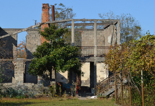 Ruins of a dwelling house in Gali, Abkhazia, November 2011. Courtesy of the NonviolentPeaceforce.org Ruins of a dwelling house in Gali, Abkhazia, November 2011. Courtesy of the NonviolentPeaceforce.org