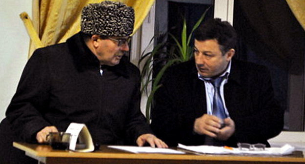 Magomed Idrisov (on the right), Chairman of the Precinct Election Commission (PEC) No. 1147, with some unidentified person, who accused observers from the "Novaya Gazeta" of illegal agitation, Dagestan, Makhachkala, March 4, 2012. Photo by Gurizada Kamalova, http://gurizada.livejournal.com/ Magomed Idrisov (on the right), Chairman of the Precinct Election Commission (PEC) No. 1147, with some unidentified person, who accused observers from the "Novaya Gazeta" of illegal agitation, Dagestan, Makhachkala, March 4, 2012. Photo by Gurizada Kamalova, http://gurizada.livejournal.com/