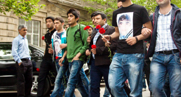 Youth activists on the march from Cinema "Nizami" to the building of the ASOA (Azerbaizani State Oil Academy), Baku, April 30, 2012. Photo by Aziz Karimov for the "Caucasian Knot" Youth activists on the march from Cinema "Nizami" to the building of the ASOA (Azerbaizani State Oil Academy), Baku, April 30, 2012. Photo by Aziz Karimov for the "Caucasian Knot"