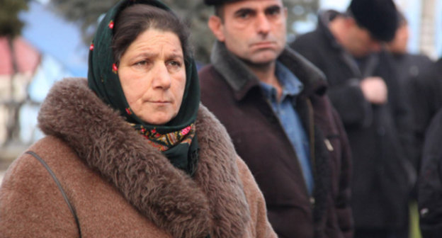 Residents of the village of Khrakh-Uba at the rally on February 8, 2011, in Makhachkala. Photo by Anvar Kurbanmagomedov, http://xpax.info Residents of the village of Khrakh-Uba at the rally on February 8, 2011, in Makhachkala. Photo by Anvar Kurbanmagomedov, http://xpax.info