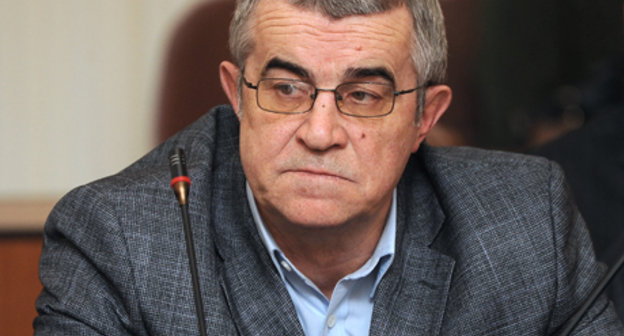 The Director of Chelyabinsk physical and mathematical Lyceum No 31 Alexander Popov. Photo from www.ura.ru The Director of Chelyabinsk physical and mathematical Lyceum No 31 Alexander Popov. Photo from www.ura.ru