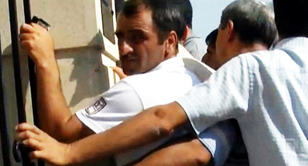 People in line for visas at the Iranian Embassy in Baku, August 15, 2012. Still from video footage of the "Caucasian Knot" People in line for visas at the Iranian Embassy in Baku, August 15, 2012. Still from video footage of the "Caucasian Knot"