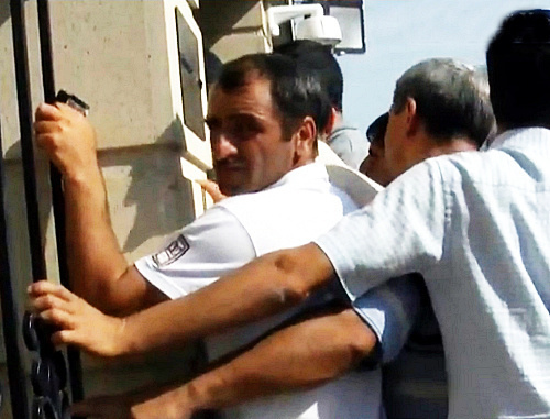 People in line for visas at the Iranian Embassy in Baku, August 15, 2012. Still from video footage of the "Caucasian Knot" People in line for visas at the Iranian Embassy in Baku, August 15, 2012. Still from video footage of the "Caucasian Knot"