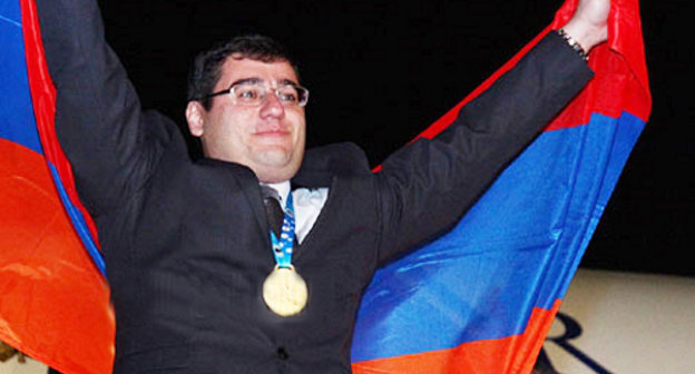 International Chess Grandmaster Sergey Movsisyan, a member of the men's national team of Armenia, during the solemn meeting at the Zvartnots Airport, Yerevan, September 10, 2012 International Chess Grandmaster Sergey Movsisyan, a member of the men's national team of Armenia, during the solemn meeting at the Zvartnots Airport, Yerevan, September 10, 2012