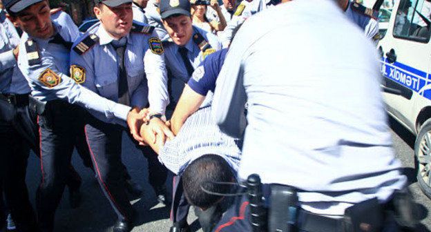 Police dispersing believers' protest action held outside US Embassy in Baku, September 17, 2012. Photo by Aziz Karimov for the "Caucasian Knot" Police dispersing believers' protest action held outside US Embassy in Baku, September 17, 2012. Photo by Aziz Karimov for the "Caucasian Knot"