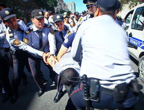 Police dispersing believers' protest action held outside US Embassy in Baku, September 17, 2012. Photo by Aziz Karimov for the "Caucasian Knot" Police dispersing believers' protest action held outside US Embassy in Baku, September 17, 2012. Photo by Aziz Karimov for the "Caucasian Knot"