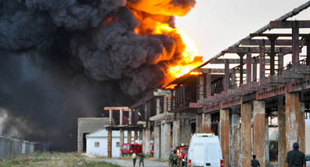 Fire at a factory in Sumgait, Azerbaijan, September 17, 2012. Photo by Aziz Karimov for the "Caucasian Knot" Fire at a factory in Sumgait, Azerbaijan, September 17, 2012. Photo by Aziz Karimov for the "Caucasian Knot"