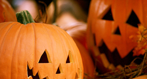 Jack o' lanterns. Photo by Andy Castro, http://www.flickr.com/photos/andycastro Jack o' lanterns. Photo by Andy Castro, http://www.flickr.com/photos/andycastro