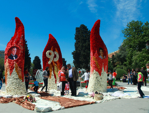 The 90th birthday of Geidar Aliev is celebrated by feast of flowers; Baku, May 10, 2013. Photo by Aziz Karimov for the "Caucasian Knot" The 90th birthday of Geidar Aliev is celebrated by feast of flowers; Baku, May 10, 2013. Photo by Aziz Karimov for the "Caucasian Knot"