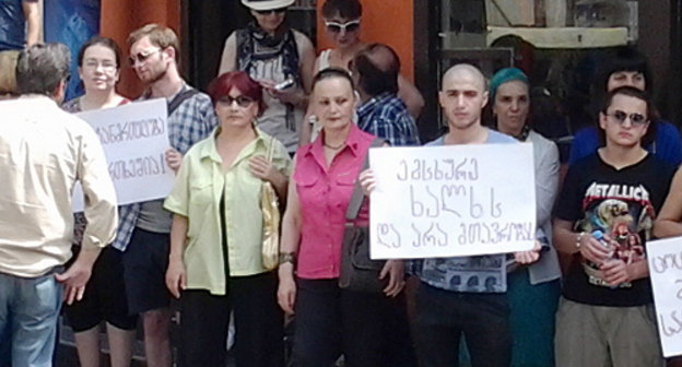 Action in support of Tsotne Mamulashvili and Jaba Lomidze. Tbilisi, June 5, 2013. Photo by Beslan Kmuzov for "Caucasian Knot". Action in support of Tsotne Mamulashvili and Jaba Lomidze. Tbilisi, June 5, 2013. Photo by Beslan Kmuzov for "Caucasian Knot".