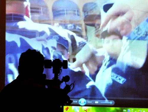 Journalist with video camera. Photo: http://www.ekhokavkaza.com/ (RFE/RL)