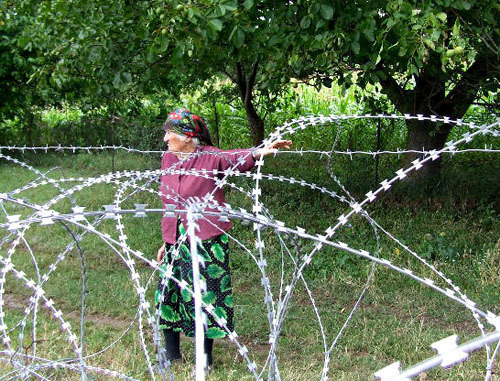 Barbed wire stretched by Russian border guards towards Shida Kartli Region. Georgia, June 2013. Photo by Edita Badasyan for the "Caucasian Knot" Barbed wire stretched by Russian border guards towards Shida Kartli Region. Georgia, June 2013. Photo by Edita Badasyan for the "Caucasian Knot"