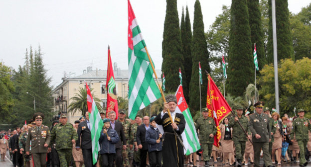Veterans of 1991-1992 war marching at the military parade in Sukhum, September 30, 2013. Photo by Angela Kochuberia for the “Caucasian Knot”. Veterans of 1991-1992 war marching at the military parade in Sukhum, September 30, 2013. Photo by Angela Kochuberia for the “Caucasian Knot”.