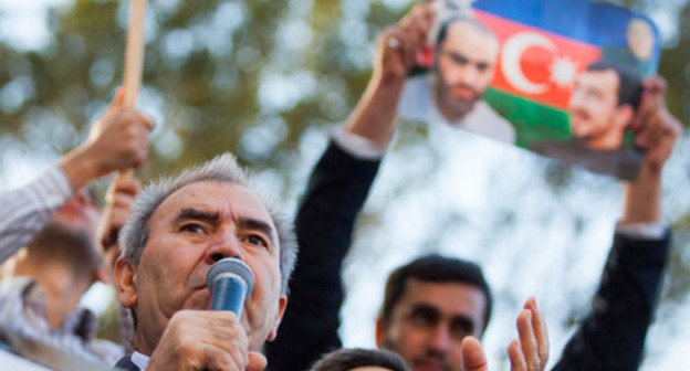 Djamil Gasanli speaking at the rally, Baku, September 28, 2013. Photo by Aziz Karimov for the ‘Caucasian Knot’. Djamil Gasanli speaking at the rally, Baku, September 28, 2013. Photo by Aziz Karimov for the ‘Caucasian Knot’.