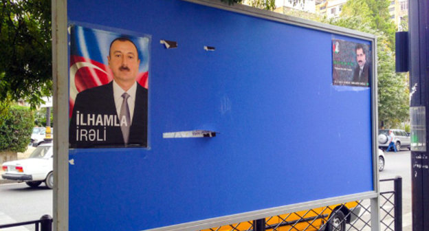 Baku, Khagani street, September 20-23, 2013. Desk with election campaign for presidential candidates. Photo by Aziz Karimov for the "Caucasian Knot" Baku, Khagani street, September 20-23, 2013. Desk with election campaign for presidential candidates. Photo by Aziz Karimov for the "Caucasian Knot"