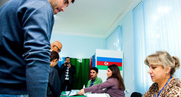 Presidential election in Azerbaijan. In a photo: one of the polling stations in Baku. October 9, 2013. Photo by Aziz Karimov for the "Caucasian Knot" Presidential election in Azerbaijan. In a photo: one of the polling stations in Baku. October 9, 2013. Photo by Aziz Karimov for the "Caucasian Knot"