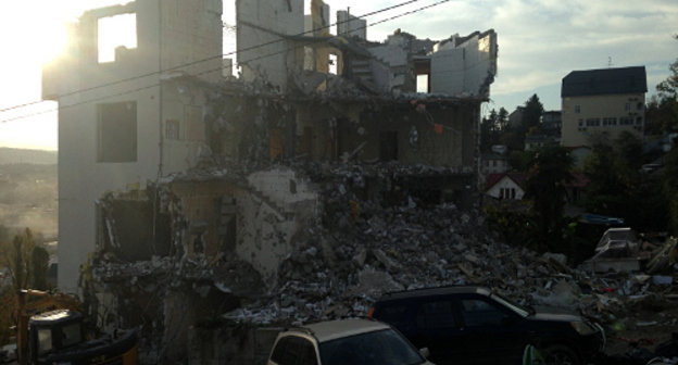 House located on the land plot No. 9 in the garden non-commercial partnership "Poselkovoe", Central District of Sochi, demolished on October 19, 2013. Photo by Anzhela Zilberg House located on the land plot No. 9 in the garden non-commercial partnership "Poselkovoe", Central District of Sochi, demolished on October 19, 2013. Photo by Anzhela Zilberg