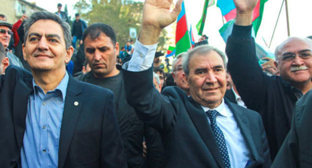 Isa Gambar, Djamil Gasanli and Ali Kerimli. Baku, October 12, 2013. Photo by Aziz Karimov for the "Caucasian Knot" Isa Gambar, Djamil Gasanli and Ali Kerimli. Baku, October 12, 2013. Photo by Aziz Karimov for the "Caucasian Knot"