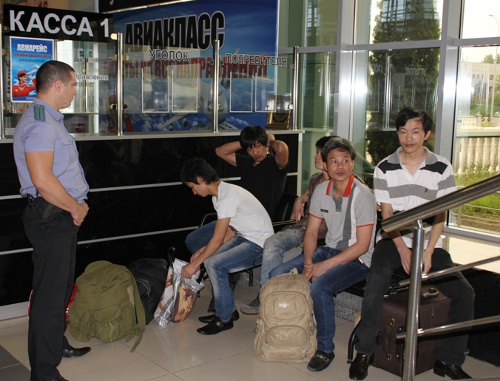 Grozny airport, Chechnya. Deportation of Vietnamese nationals. July 2013. Photo of Migration Service Department of Chechnya, http://www.r20.fssprus.ru/ Grozny airport, Chechnya. Deportation of Vietnamese nationals. July 2013. Photo of Migration Service Department of Chechnya, http://www.r20.fssprus.ru/
