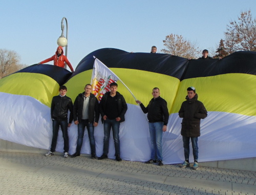 The movement "Russians of Astrakhan" marked the day to pay tribute to the memory of Yuri Budanov, Astrakhan, November 24, 2013. Photo by Elena Grebenyuk for the ‘Caucasian Knot’. The movement "Russians of Astrakhan" marked the day to pay tribute to the memory of Yuri Budanov, Astrakhan, November 24, 2013. Photo by Elena Grebenyuk for the ‘Caucasian Knot’.