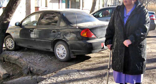 Tatiana Orlova who is in difficult life situation is being evicted from the premises of the municipal temporary housing fund. Volgograd, November 27, 2013. Photo by Vyacheslav Yaschenko for the ‘Caucasian Knot’. Tatiana Orlova who is in difficult life situation is being evicted from the premises of the municipal temporary housing fund. Volgograd, November 27, 2013. Photo by Vyacheslav Yaschenko for the ‘Caucasian Knot’.
