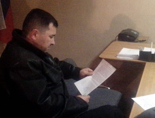 Rasul Koshmukhamedov, the head of the administration of the Seit Village Council, on the first day of compulsory works. Astrakhan Region, Krasnoyarsky District, UME "Djanaizhilkommunkhoz". November 29, 2013. Photo by Yelena Grebenyuk for the "Caucasian Knot" Rasul Koshmukhamedov, the head of the administration of the Seit Village Council, on the first day of compulsory works. Astrakhan Region, Krasnoyarsky District, UME "Djanaizhilkommunkhoz". November 29, 2013. Photo by Yelena Grebenyuk for the "Caucasian Knot"