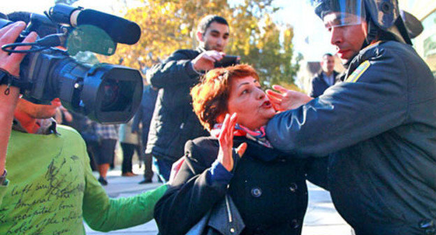 Police breaking up an opposition rally in Baku, December 10, 2012. Photo by Aziz Karimov for the ‘Caucasian Knot’ Police breaking up an opposition rally in Baku, December 10, 2012. Photo by Aziz Karimov for the ‘Caucasian Knot’