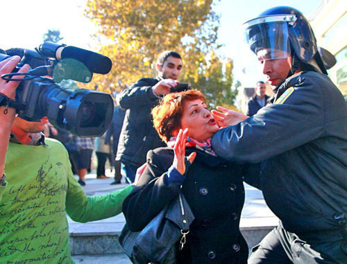 Police breaking up an opposition rally in Baku, December 10, 2012. Photo by Aziz Karimov for the ‘Caucasian Knot’ Police breaking up an opposition rally in Baku, December 10, 2012. Photo by Aziz Karimov for the ‘Caucasian Knot’