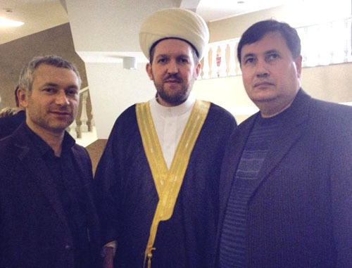 Advocate Ravil Tugushev, Imam of St. Petersburg Munir Beyusov and Ruslan Kambiev (to the left) at the session in the Krasnodar Regional Court. Krasnodar, December 17, 2013. Photo from Ruslan Kambiev personal page at facebook.com Advocate Ravil Tugushev, Imam of St. Petersburg Munir Beyusov and Ruslan Kambiev (to the left) at the session in the Krasnodar Regional Court. Krasnodar, December 17, 2013. Photo from Ruslan Kambiev personal page at facebook.com
