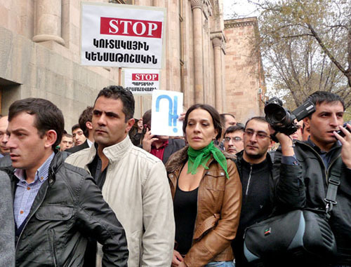 Protest action against the new funded pension system. Yerevan, November 15, 2013. Photo by Armine Martirosyan for the "Caucasian Knot" Protest action against the new funded pension system. Yerevan, November 15, 2013. Photo by Armine Martirosyan for the "Caucasian Knot"