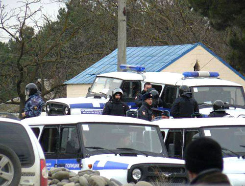 Police before the beginning of the protest action against the construction of a water intake station on the Samur River of the Magaramkent ROVD. December 11, 2013. Photo by http://lezgi-yar.ru/ Police before the beginning of the protest action against the construction of a water intake station on the Samur River of the Magaramkent ROVD. December 11, 2013. Photo by http://lezgi-yar.ru/