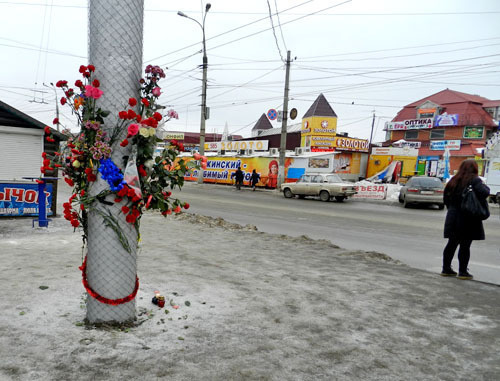 Flowers at the place of the terror act committed in Volgograd trolleybus. Volgograd, December 30, 2013. Photo by Tatyana Filimonova for the "Caucasian Knot" Flowers at the place of the terror act committed in Volgograd trolleybus. Volgograd, December 30, 2013. Photo by Tatyana Filimonova for the "Caucasian Knot"